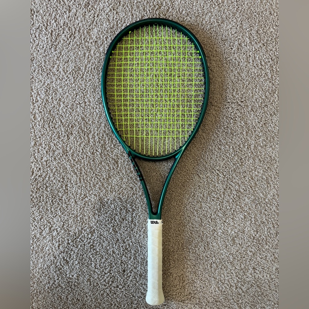 Wilson Blade V9 Tennis Racket